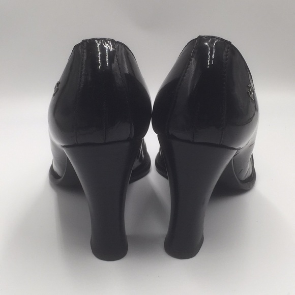CHANEL Glossy Black Heels - Picture 10 of 15